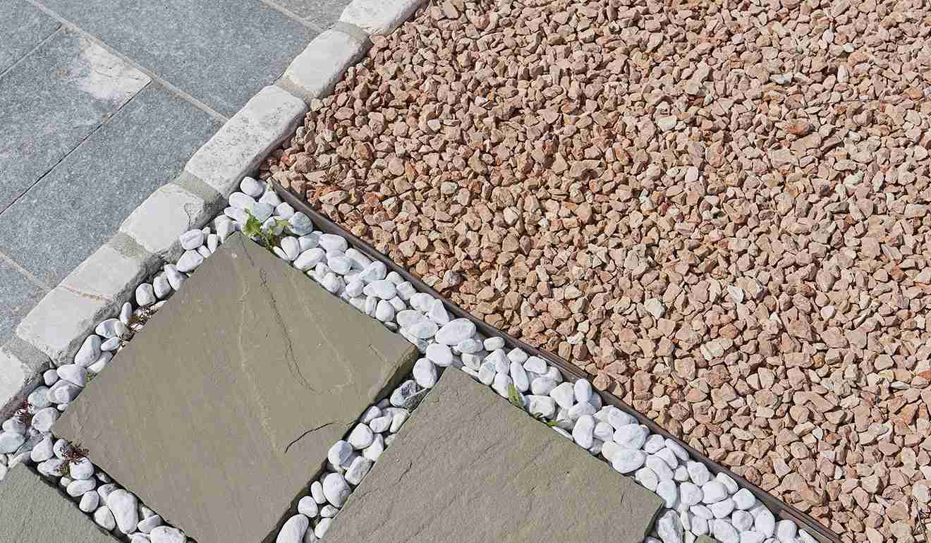 Pietre e ghiaia decorative in abitazione.